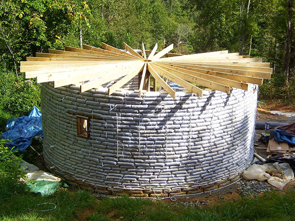 All You Want To Know About Earthbag Building Primarily However It Helps Save The Environment As Opposed To Construction Methods Using Cement And Bricks Earthbags Are Completely Natural Don T