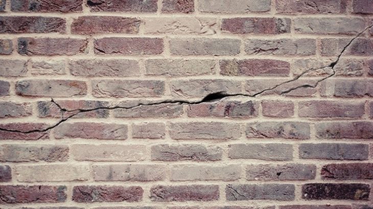 cracks in walls, wall problems, cracks in internal walls of house, internal wall cracks