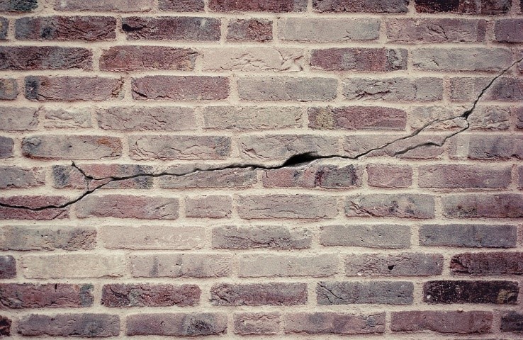 cracks in walls, wall problems, cracks in internal walls of house, internal wall cracks