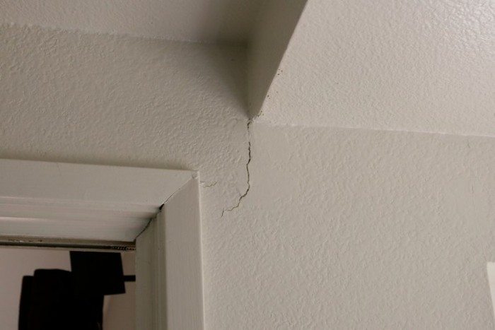 Why Cracks In Walls, foundation cracks, cracks in walls around windows , cracks in walls of new house